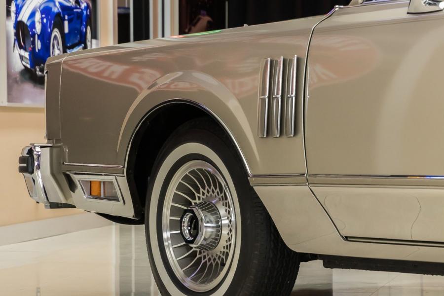 Детали экстерьера Lincoln Continental Mark VI Sedan 1980 года  (фото 35 из 111)
